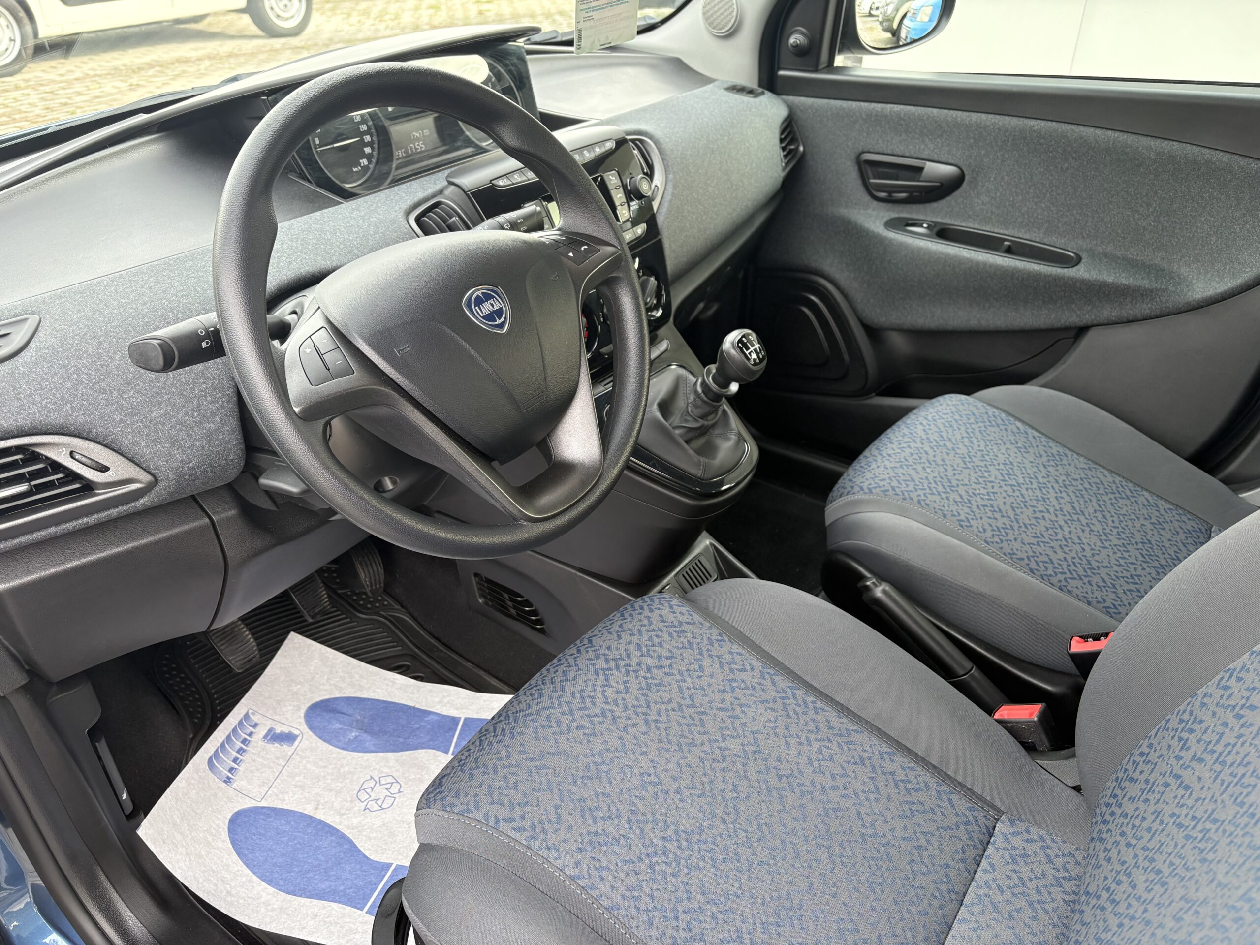 Lancia Y Hybrid