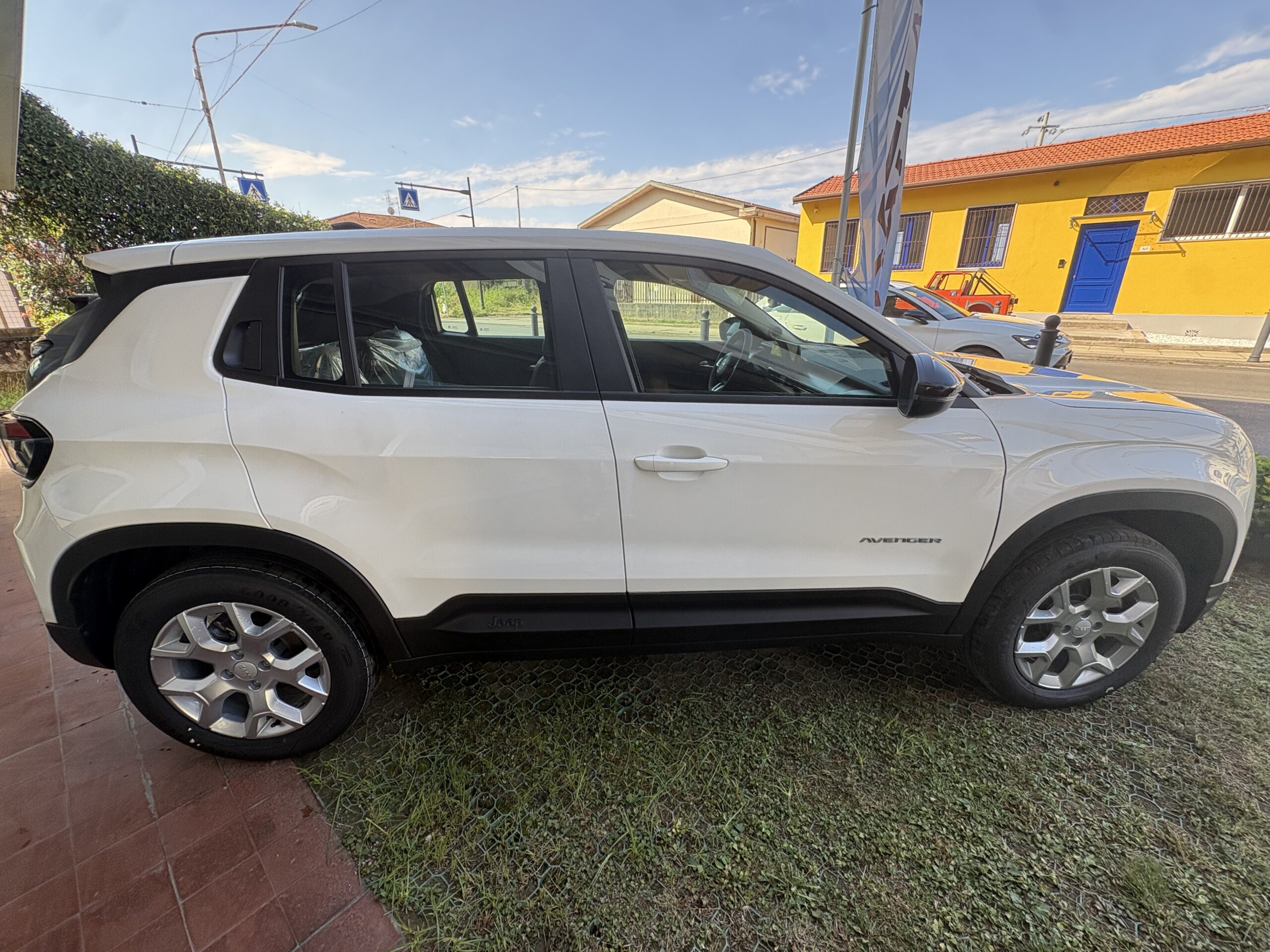 Jeep Avenger 1.2 Hybrid Tech&Sky