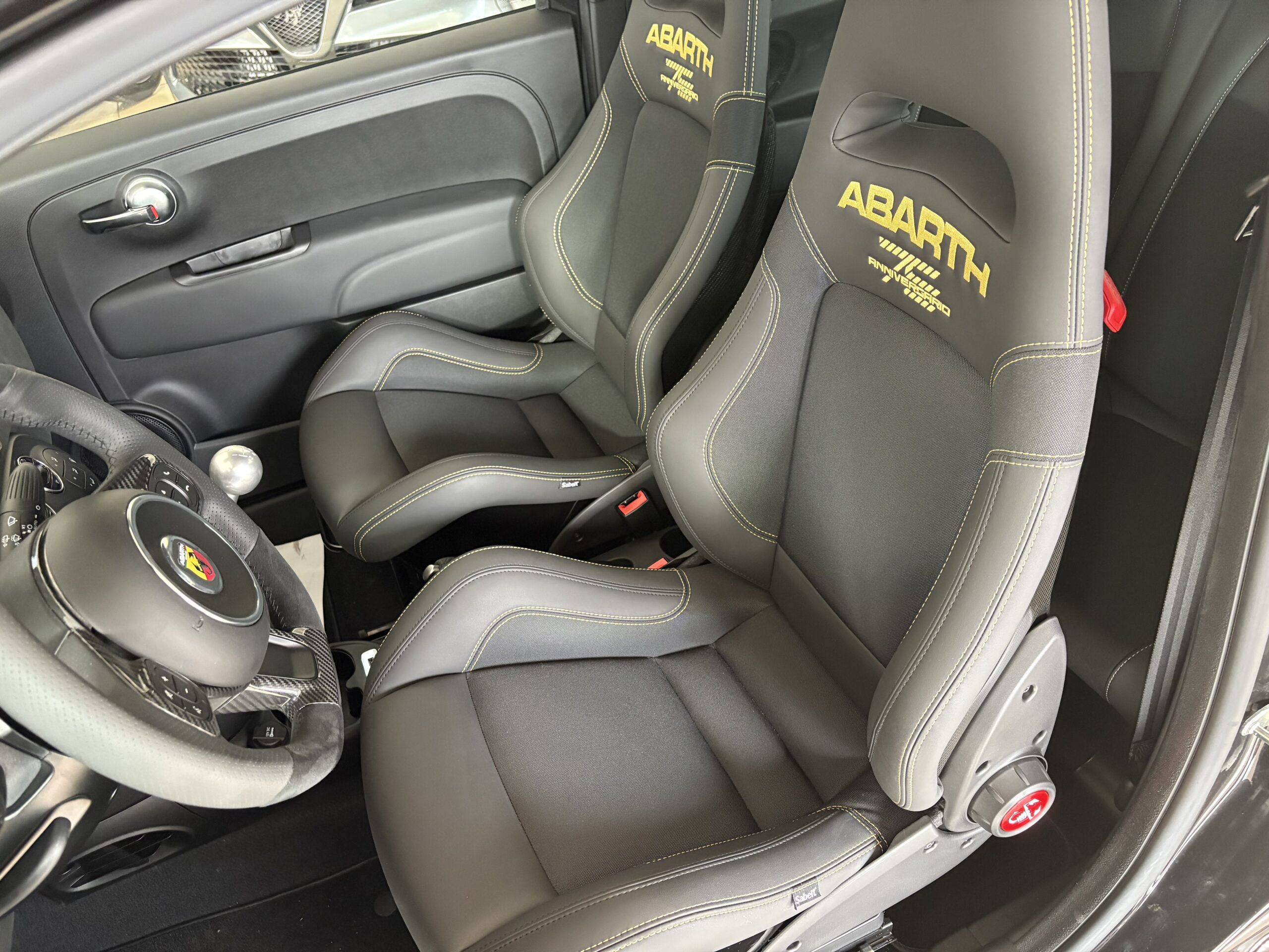 Abarth 695 75° Anniversario